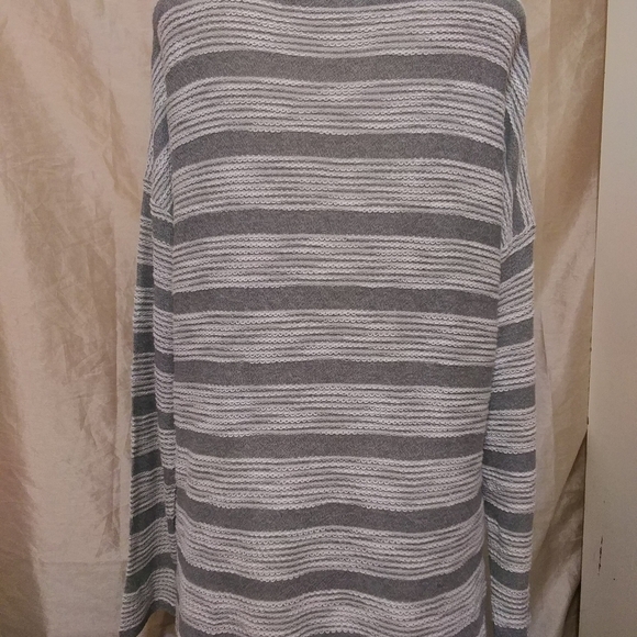 Sliverwear Blouse / Sweater NWT - Picture 3 of 8